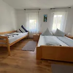 Deluxe Doppel-zweibettzimmer *
